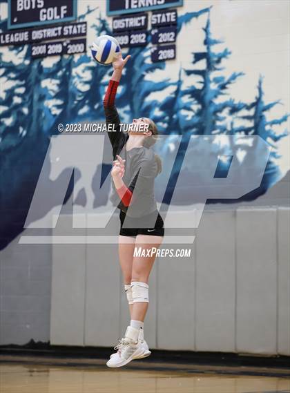 Thumbnail 1 in Madison vs Eagle (IHSAA 5A  Final Match 1) photogallery.