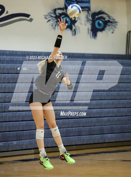 Thumbnail 2 in Madison vs Eagle (IHSAA 5A  Final Match 1) photogallery.