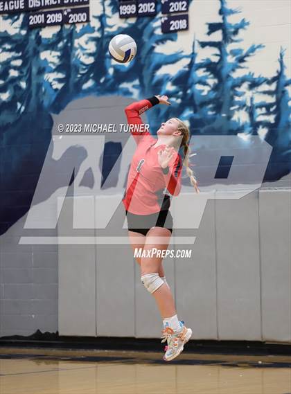 Thumbnail 2 in Madison vs Eagle (IHSAA 5A  Final Match 1) photogallery.