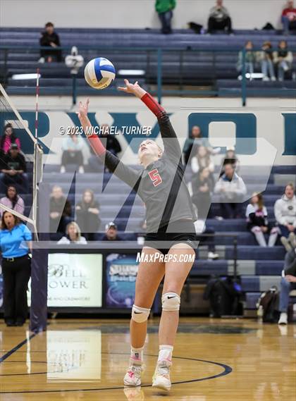 Thumbnail 1 in Madison vs Eagle (IHSAA 5A  Final Match 1) photogallery.