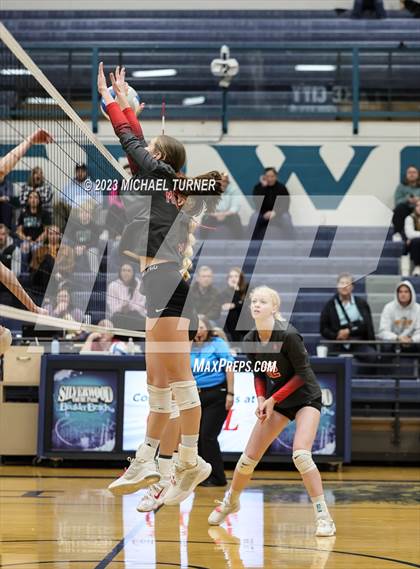 Thumbnail 2 in Madison vs Eagle (IHSAA 5A  Final Match 1) photogallery.