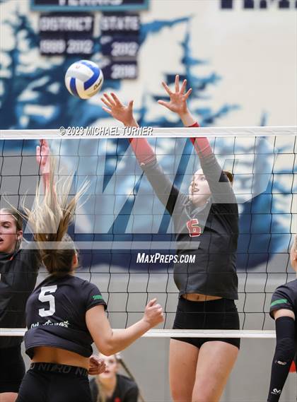 Thumbnail 2 in Madison vs Eagle (IHSAA 5A  Final Match 1) photogallery.