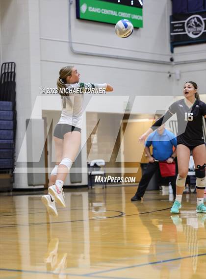 Thumbnail 1 in Madison vs Eagle (IHSAA 5A  Final Match 1) photogallery.