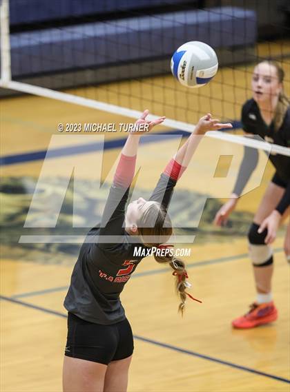 Thumbnail 3 in Madison vs Eagle (IHSAA 5A  Final Match 1) photogallery.
