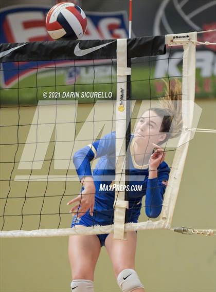 Thumbnail 1 in Poly Prep Country Day vs. Santa Margarita (Nike Tournament of Champions) photogallery.