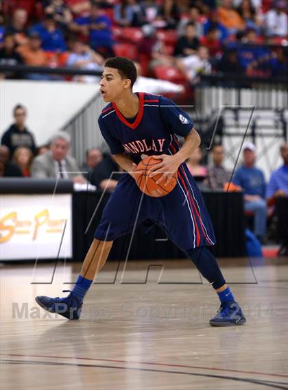 Thumbnail 2 in Findlay Prep vs. Bishop Gorman (Findlay Big City Showcase) photogallery.