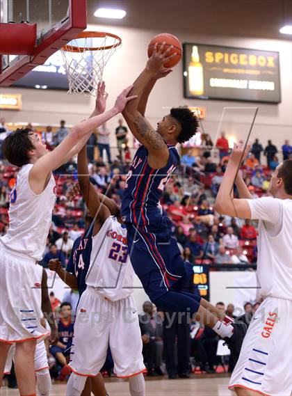 Thumbnail 2 in Findlay Prep vs. Bishop Gorman (Findlay Big City Showcase) photogallery.