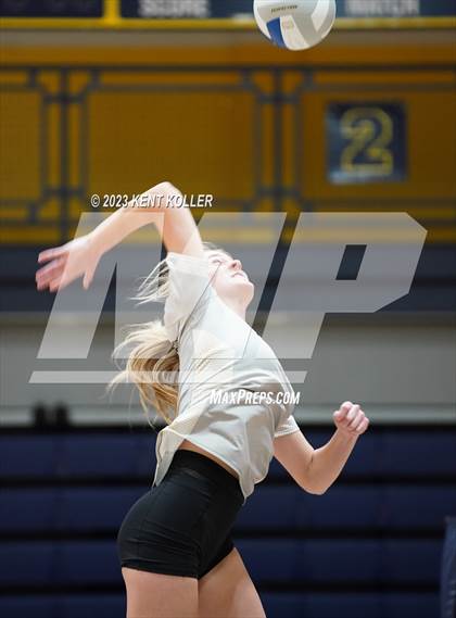 Thumbnail 2 in Clarkston vs. L'Anse Creuse North (MHSAA D1 Quarterfinal) photogallery.