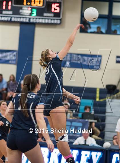 Thumbnail 3 in Cardinal Gibbons @ Berkeley Prep (FHSAA 4A Semifinal Playoff) photogallery.