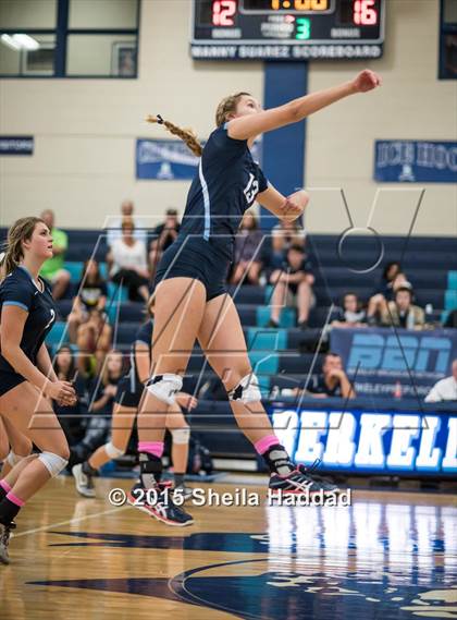 Thumbnail 3 in Cardinal Gibbons @ Berkeley Prep (FHSAA 4A Semifinal Playoff) photogallery.