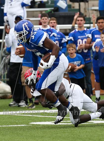 Thumbnail 3 in Cedar Hill vs. Temple (UIL 5A D2 Bi-District Playoff) photogallery.