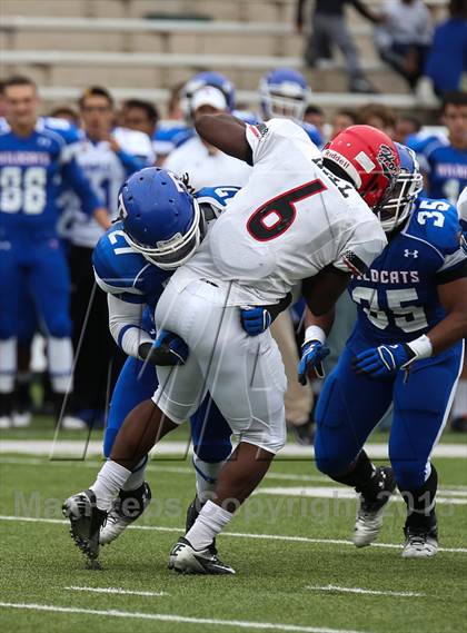 Thumbnail 1 in Cedar Hill vs. Temple (UIL 5A D2 Bi-District Playoff) photogallery.