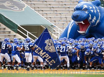 Thumbnail 2 in Cedar Hill vs. Temple (UIL 5A D2 Bi-District Playoff) photogallery.