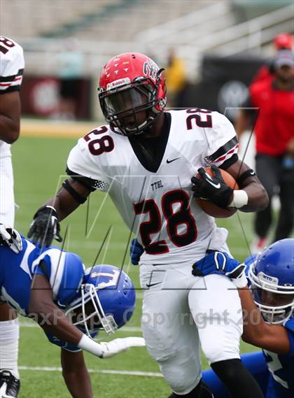 Thumbnail 2 in Cedar Hill vs. Temple (UIL 5A D2 Bi-District Playoff) photogallery.
