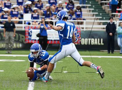 Thumbnail 1 in Cedar Hill vs. Temple (UIL 5A D2 Bi-District Playoff) photogallery.