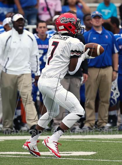 Thumbnail 1 in Cedar Hill vs. Temple (UIL 5A D2 Bi-District Playoff) photogallery.