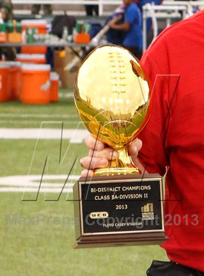 Thumbnail 2 in Cedar Hill vs. Temple (UIL 5A D2 Bi-District Playoff) photogallery.