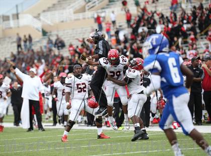 Thumbnail 2 in Cedar Hill vs. Temple (UIL 5A D2 Bi-District Playoff) photogallery.