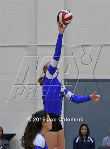 Thumbnail 3 in MacArthur [Douglas] vs Alamo Heights (NEISD Invitational) photogallery.