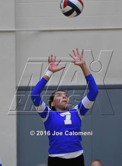 Thumbnail 3 in MacArthur [Douglas] vs Alamo Heights (NEISD Invitational) photogallery.