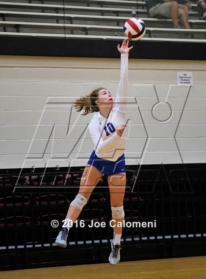 Thumbnail 1 in MacArthur [Douglas] vs Alamo Heights (NEISD Invitational) photogallery.