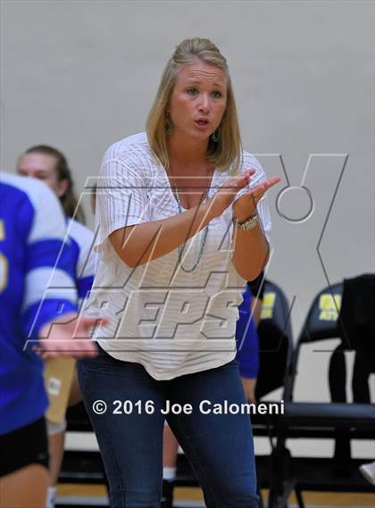 Thumbnail 3 in MacArthur [Douglas] vs Alamo Heights (NEISD Invitational) photogallery.