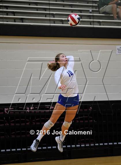 Thumbnail 3 in MacArthur [Douglas] vs Alamo Heights (NEISD Invitational) photogallery.