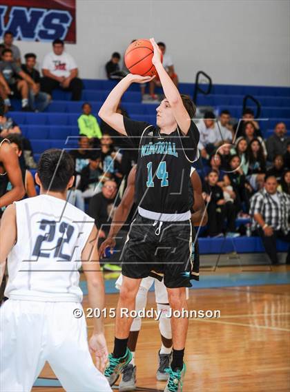 Thumbnail 2 in Sam Rayburn vs. Pasadena Memorial (McDonald's Texas Invitational) photogallery.