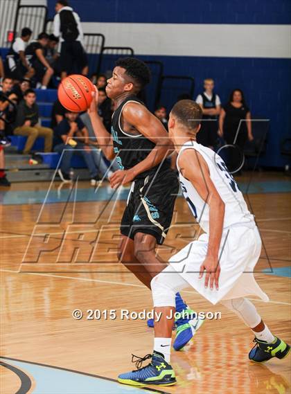 Thumbnail 3 in Sam Rayburn vs. Pasadena Memorial (McDonald's Texas Invitational) photogallery.