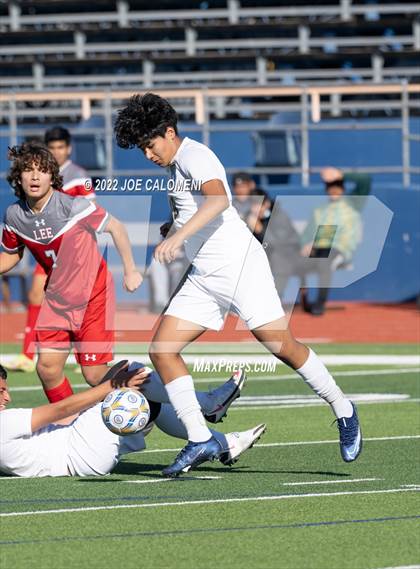 Thumbnail 3 in  Arlington Heights vs Lee (Alamo Heights Invitational) photogallery.