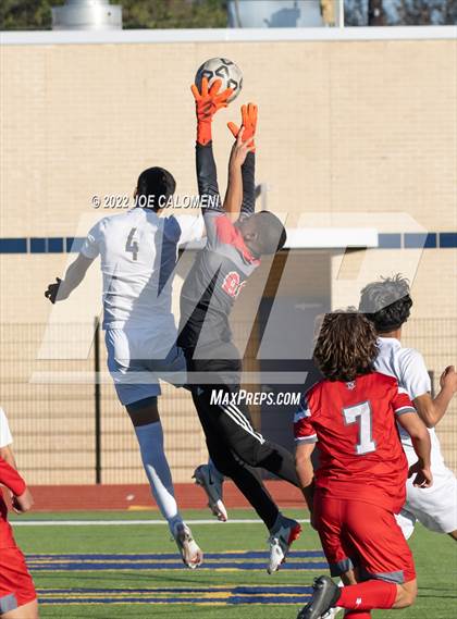 Thumbnail 2 in  Arlington Heights vs Lee (Alamo Heights Invitational) photogallery.
