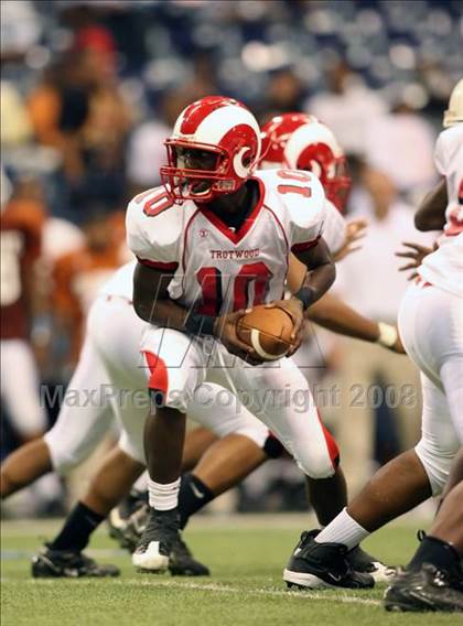 Thumbnail 1 in Trotwood-Madison vs. Bowie (Kirk Herbstreit Varsity Football Series) photogallery.