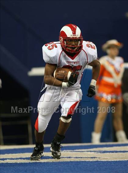 Thumbnail 2 in Trotwood-Madison vs. Bowie (Kirk Herbstreit Varsity Football Series) photogallery.