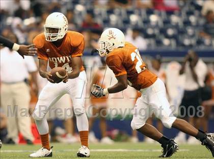 Thumbnail 2 in Trotwood-Madison vs. Bowie (Kirk Herbstreit Varsity Football Series) photogallery.