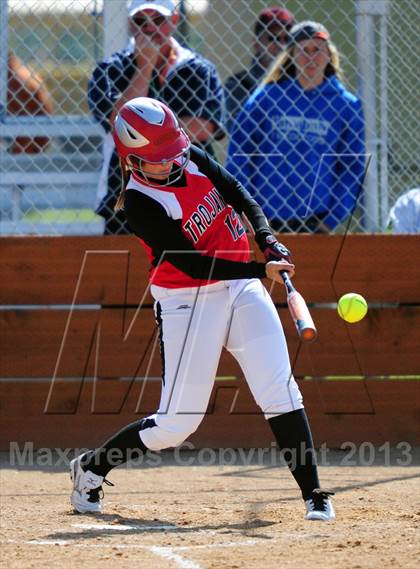 Thumbnail 3 in Fruitland vs Homedale (IHSAA 3A Semifinal) photogallery.