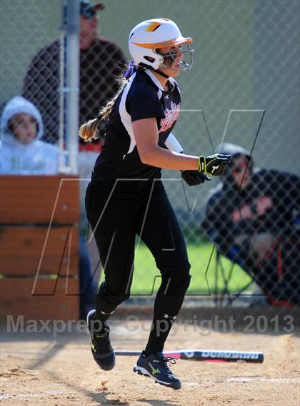 Thumbnail 3 in Fruitland vs Homedale (IHSAA 3A Semifinal) photogallery.