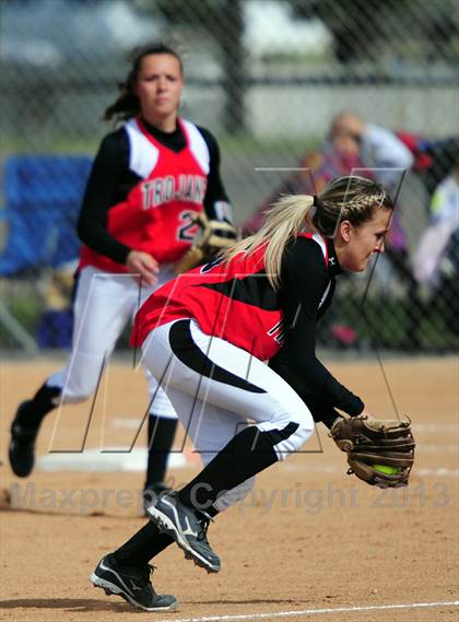 Thumbnail 3 in Fruitland vs Homedale (IHSAA 3A Semifinal) photogallery.