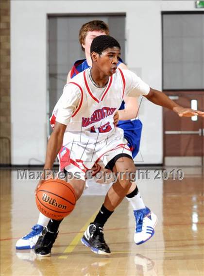 Thumbnail 1 in Washington vs. Folsom (MaxPreps Holiday Classic) photogallery.