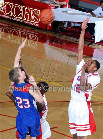 Thumbnail 2 in Washington vs. Folsom (MaxPreps Holiday Classic) photogallery.