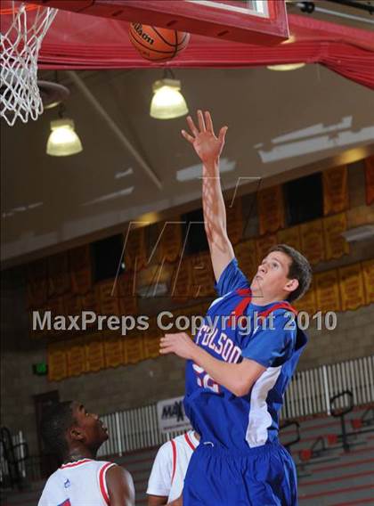 Thumbnail 1 in Washington vs. Folsom (MaxPreps Holiday Classic) photogallery.