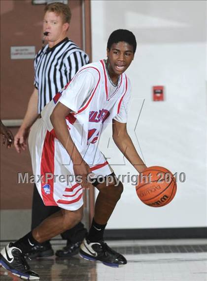 Thumbnail 1 in Washington vs. Folsom (MaxPreps Holiday Classic) photogallery.