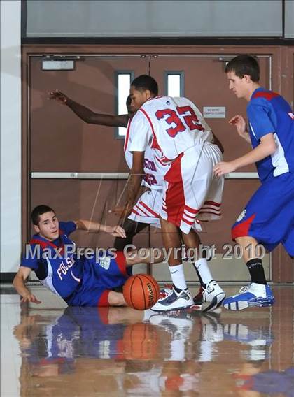 Thumbnail 2 in Washington vs. Folsom (MaxPreps Holiday Classic) photogallery.