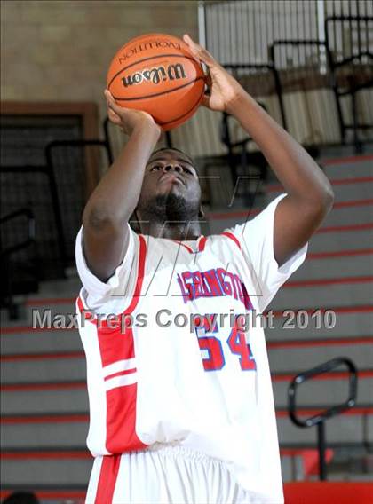 Thumbnail 2 in Washington vs. Folsom (MaxPreps Holiday Classic) photogallery.