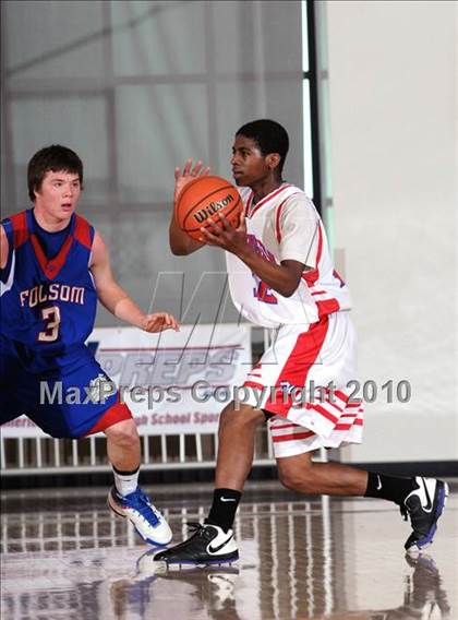 Thumbnail 2 in Washington vs. Folsom (MaxPreps Holiday Classic) photogallery.