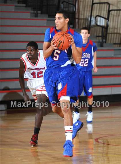 Thumbnail 2 in Washington vs. Folsom (MaxPreps Holiday Classic) photogallery.