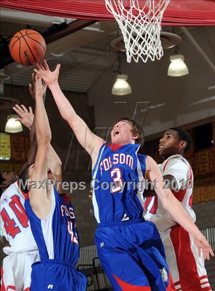 Thumbnail 2 in Washington vs. Folsom (MaxPreps Holiday Classic) photogallery.