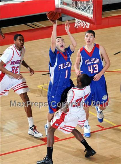 Thumbnail 1 in Washington vs. Folsom (MaxPreps Holiday Classic) photogallery.