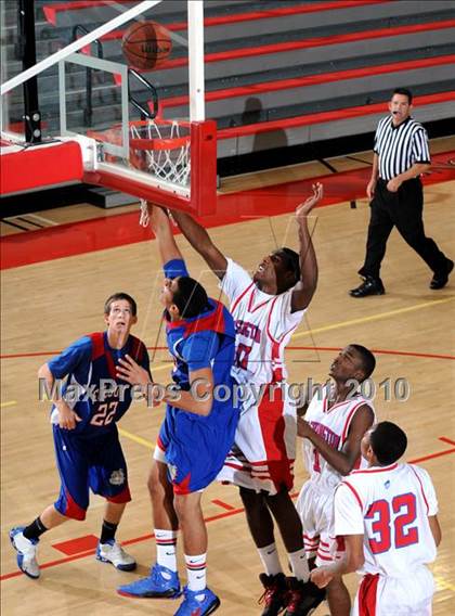 Thumbnail 2 in Washington vs. Folsom (MaxPreps Holiday Classic) photogallery.