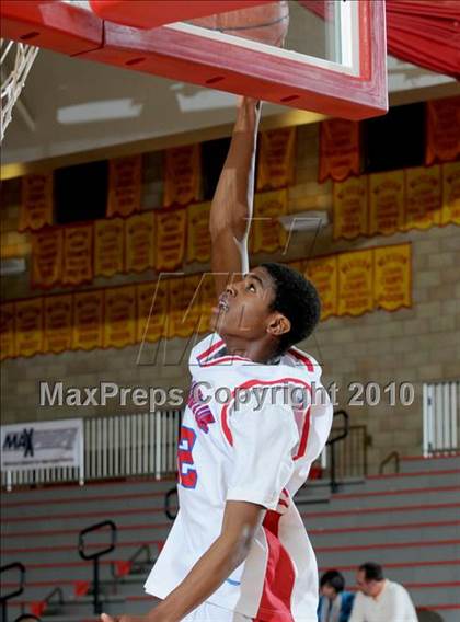 Thumbnail 1 in Washington vs. Folsom (MaxPreps Holiday Classic) photogallery.