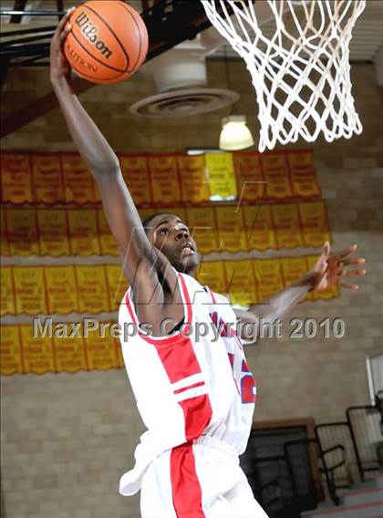 Thumbnail 3 in Washington vs. Folsom (MaxPreps Holiday Classic) photogallery.